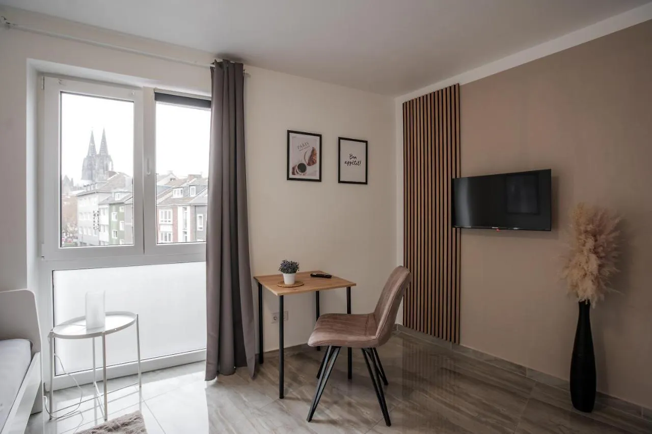 Apartments Κολωνία