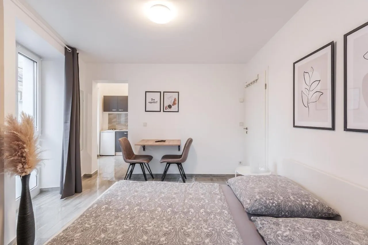 Apartments Κολωνία