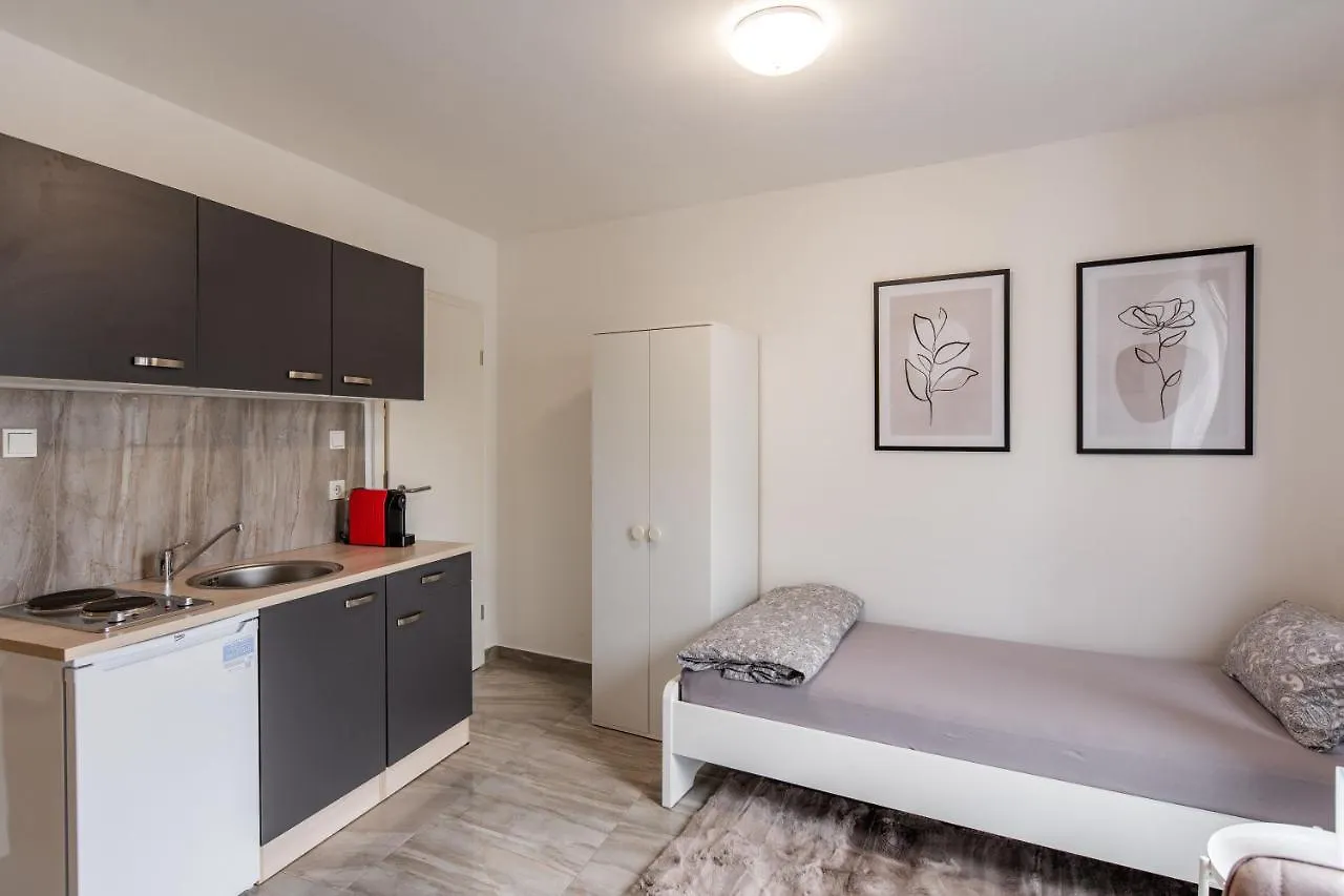 Apartments Κολωνία